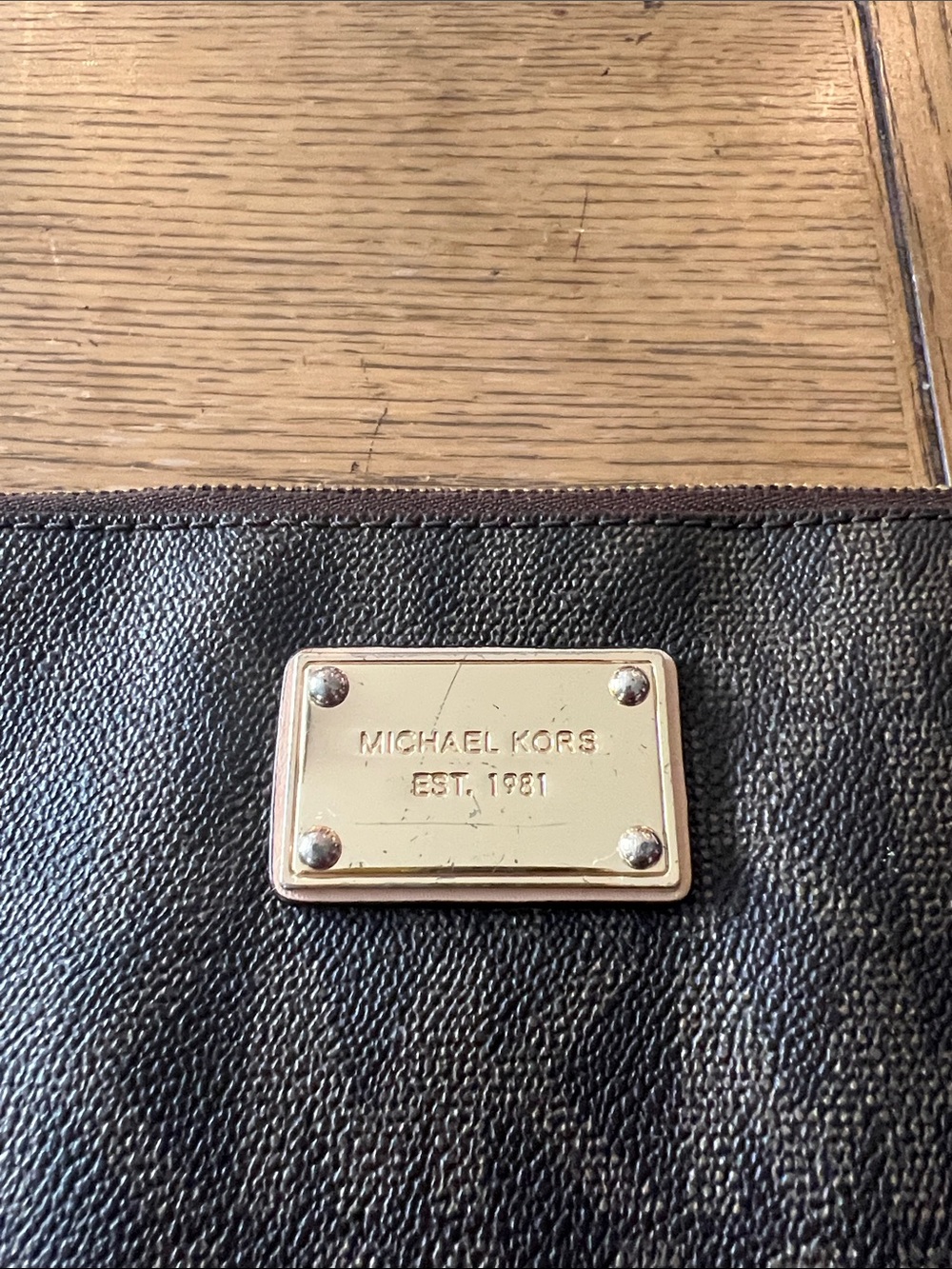 USED- Michael Kors Jet Set Signature Logo Wristlet - Picture 2 of 10